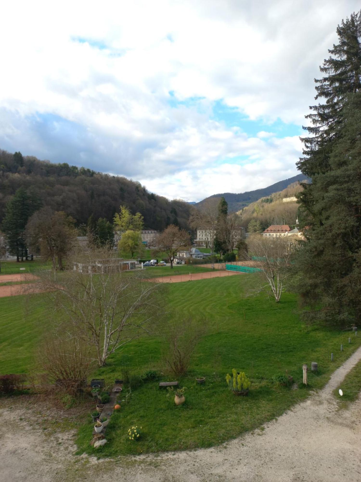 Residence Du Parc Saint-Martin-dʼUriage Dış mekan fotoğraf