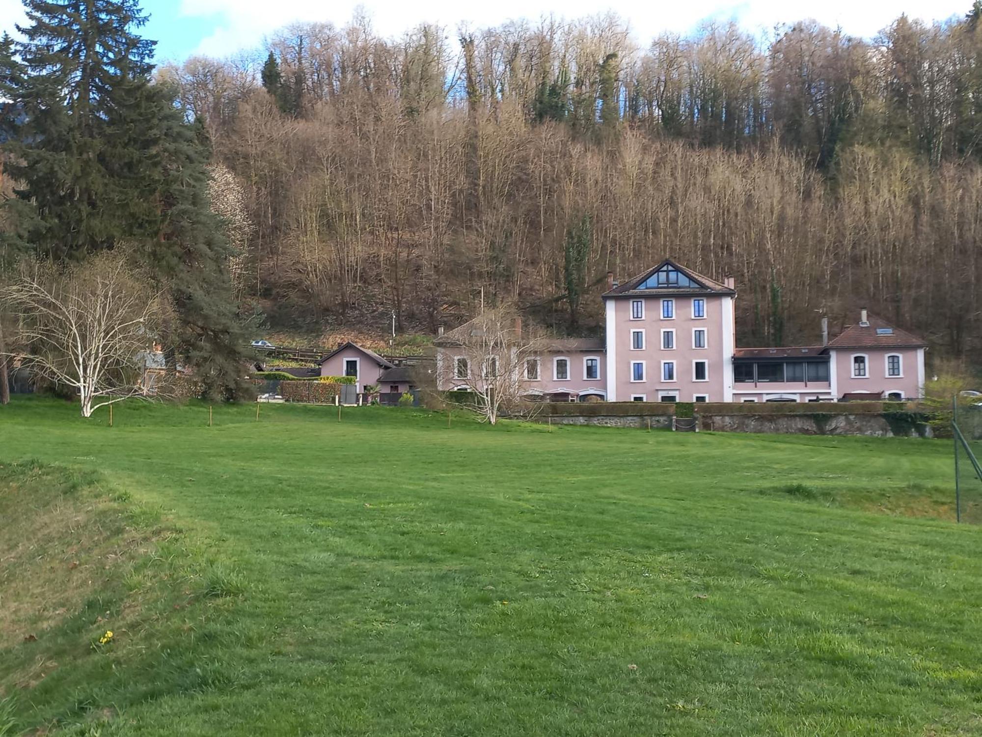 Residence Du Parc Saint-Martin-dʼUriage Dış mekan fotoğraf