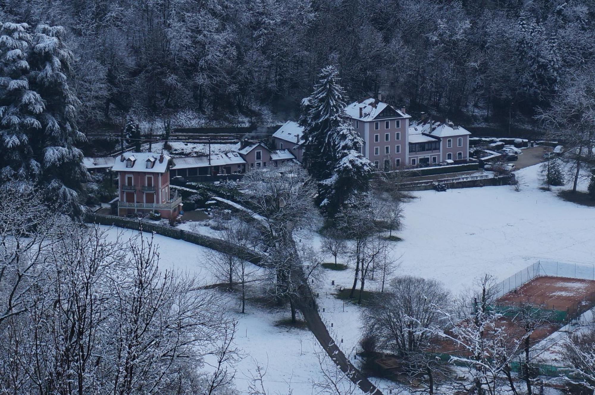 Residence Du Parc Saint-Martin-dʼUriage Dış mekan fotoğraf